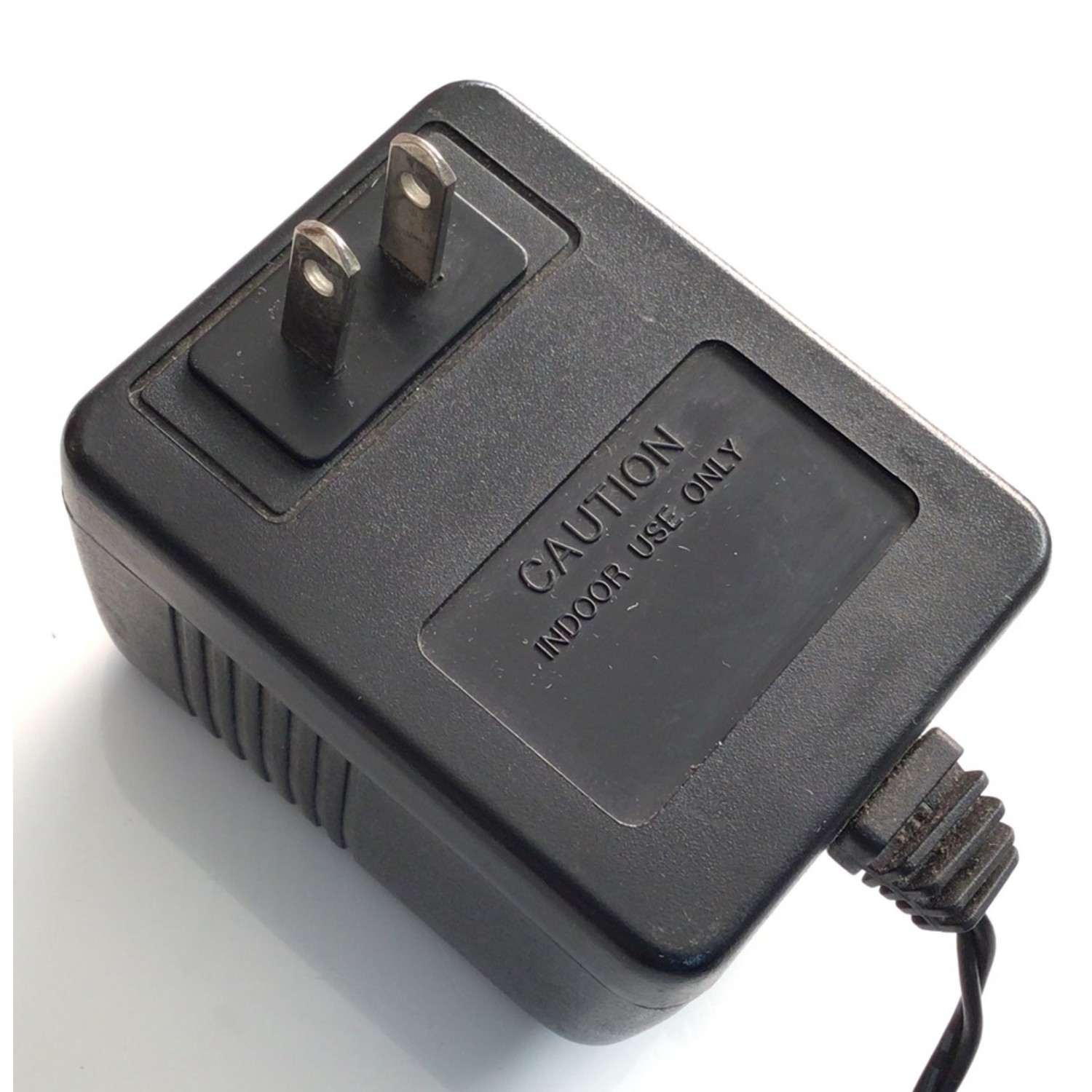 CARGADOR / ADAPTADOR DE FUENTE DE ALIMENTACION / NUMERO DE PARTE MK-135100 / ENTRADA VCA 120V 60HZ 20W / SALIDA VCD 13.5V 1A / MODELO MK-135100 - Imagen 4
